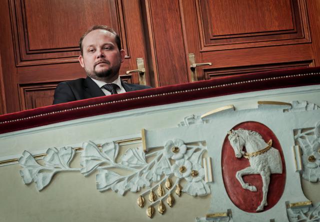 Pardubické herce přišel do Městského divadla podpořit i primátor Pardubic Jan Nadrchal. Foto Michal Klíma
