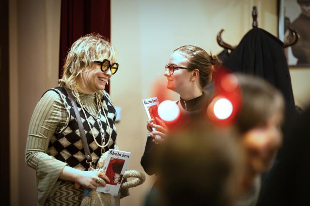 Členky studentské poroty Anuše Řehůřková a Lucie Blechová. Foto Tomáš Kubelka