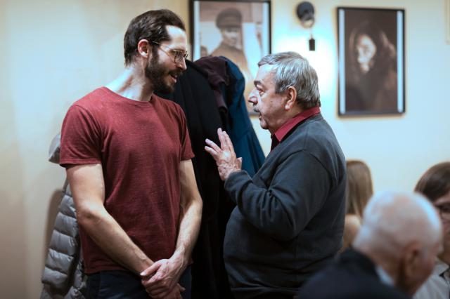 Herec Jan Hušek s recenzentem a předsedou odborné poroty Janem Kerbrem. Foto Tomáš Kubelka