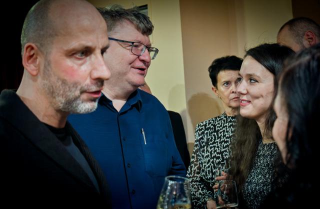 Dramaturg liberecké scény a člen odborné poroty Jiří Janků se „svými“ herci. Foto Michal Klíma