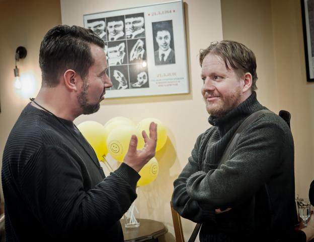 Režisér a autor scénáře Galavečera smíchu Patrik Ulrich se scénografem Pavlem Morávkem. Foto Michal Klíma